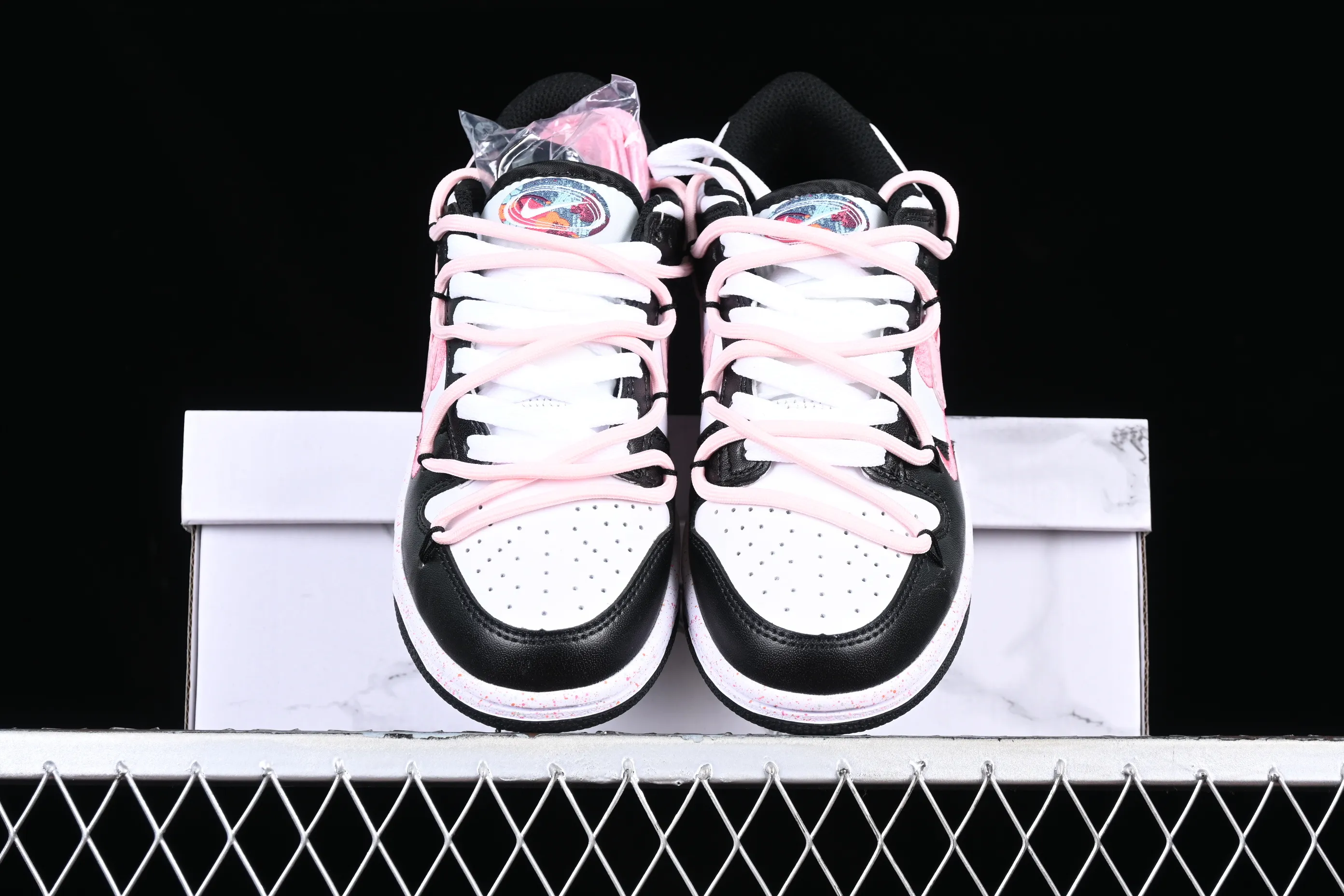 All Categories Nk SB Dunk Series Nk SB Dunk Low Low-top sneakers Nk Dunk Low "Multi Color" Vibrant three hooks Customized version of deconstructed strap casual sneakers FD4623-131